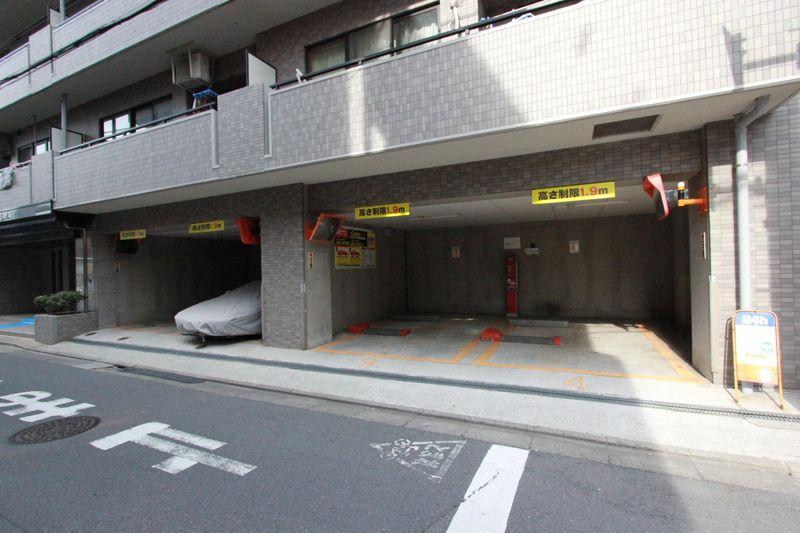 Parking lot. Mansion entrance next to parking lot