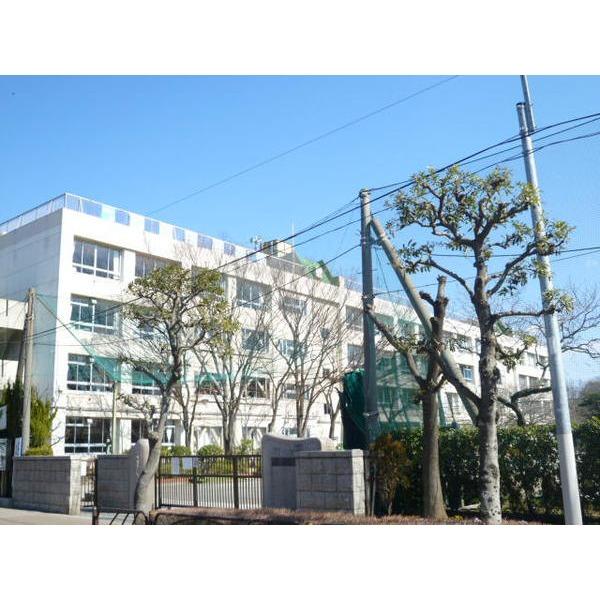 Junior high school. 233m to Katsushika Ward Kamihirai Junior High School