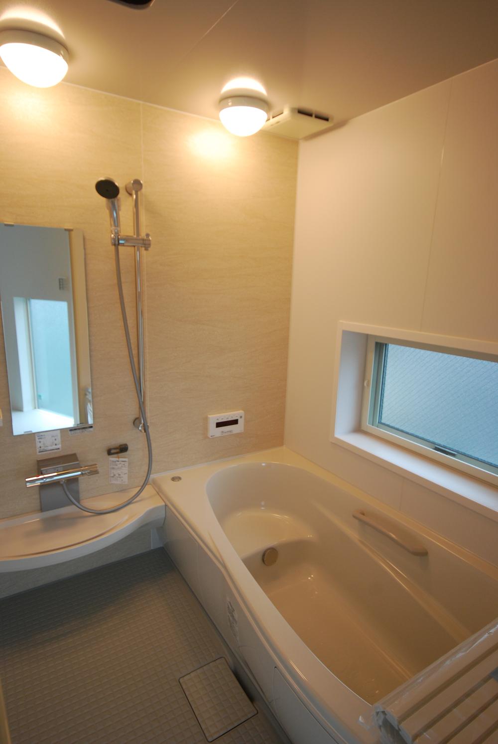 Bathroom. Spacious bathroom trees can be expected from the window