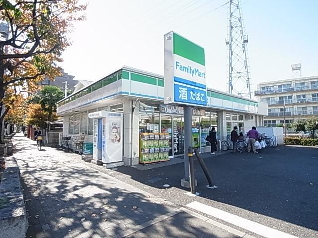 Convenience store. 162m to Family Mart (convenience store)