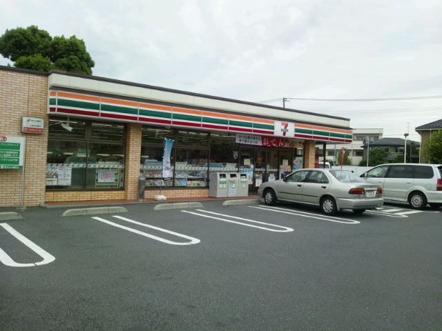 Convenience store. Seven-Eleven Higashihorikiri 3-chome (convenience store) to 350m