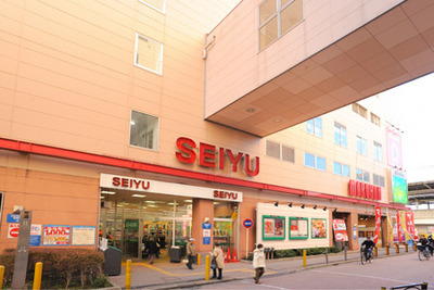 Supermarket. 250m until SEIYU (super)