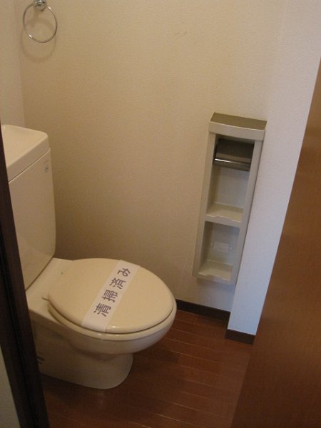 Toilet. Image is an image, Reversal is the same type other room image