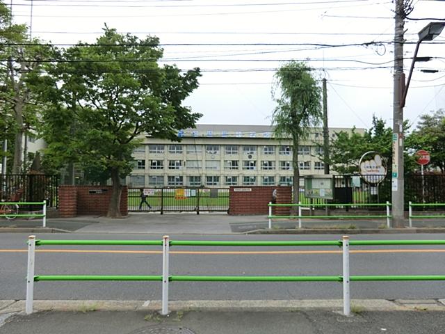 Primary school. 400m to the south Ayase elementary school