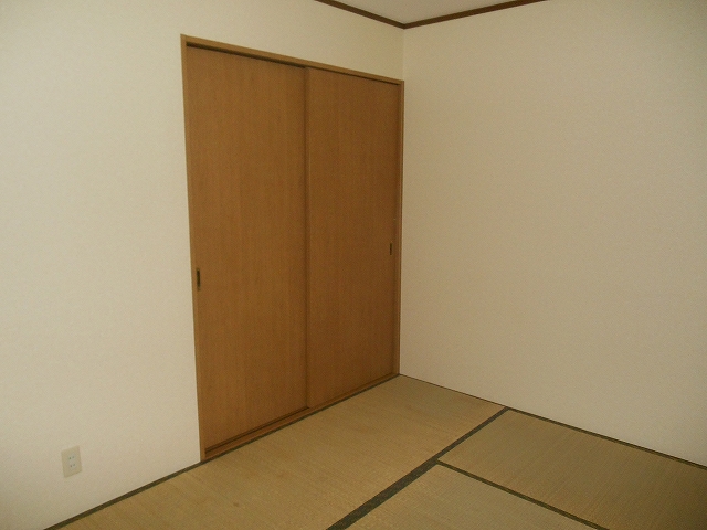 Other room space. It settles down Japanese-style room.