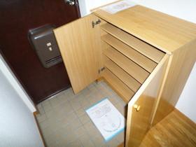 Entrance. Reference photograph  Cupboard has been installed ☆ Shoes can also be refreshing storage Resona