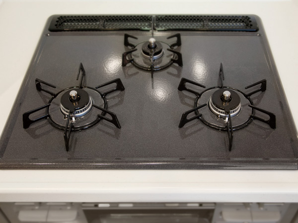 Kitchen.  [Gas stove enamel top] Also care strongly to scratch easily enamel top. Cleaning of the burner ring and the top plate on earth has been improved.