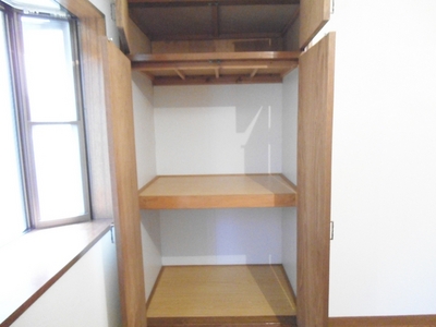 Receipt. Storage space with depth!