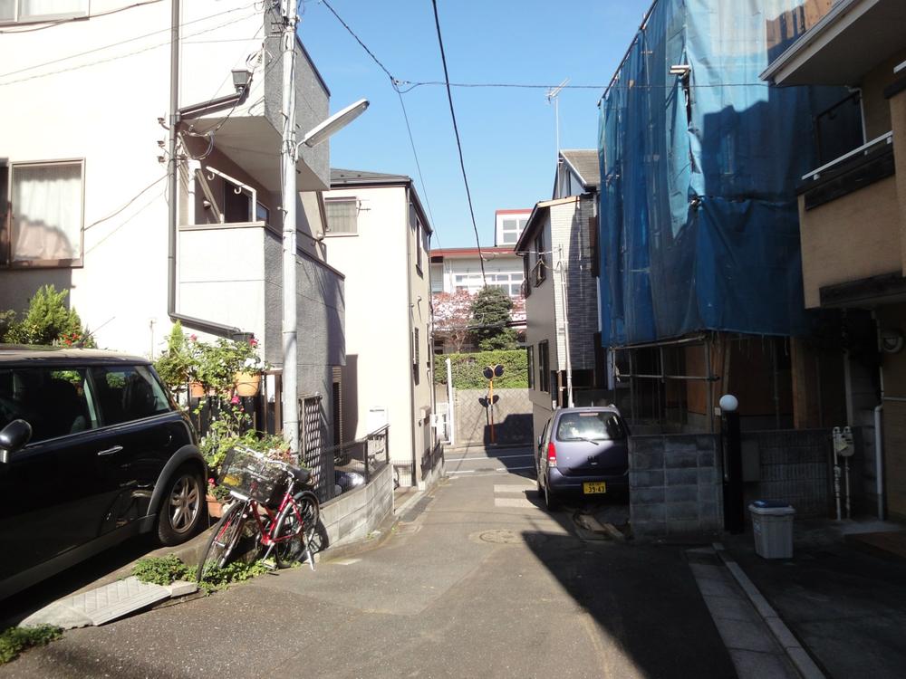 Local photos, including front road. Local (11 May 2013) Shooting