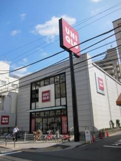 Shopping centre. 918m to UNIQLO Itabashi Ekimaehon street shop