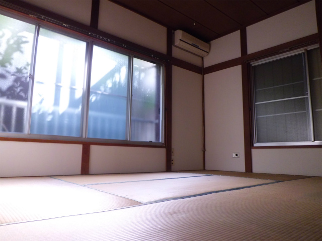 Living and room. Tatami re-covering