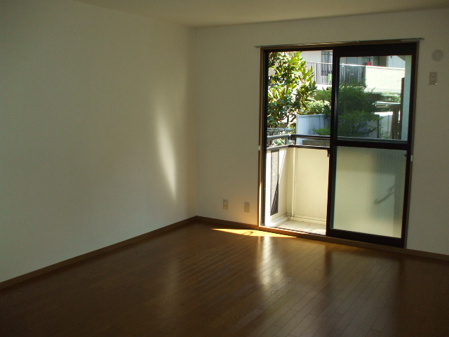 Living and room. South-facing spacious living ・ LDK11.5 Pledge