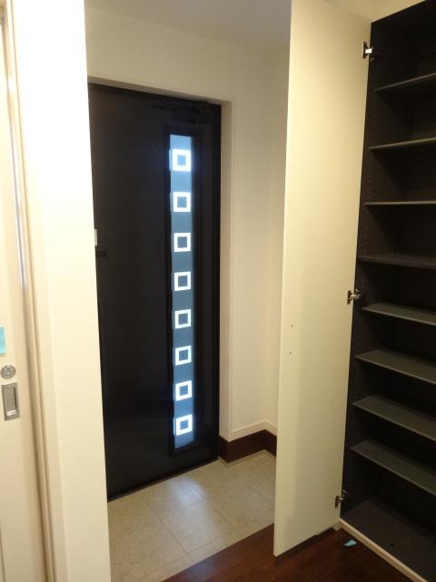 Entrance. Local (August 2013) Shooting