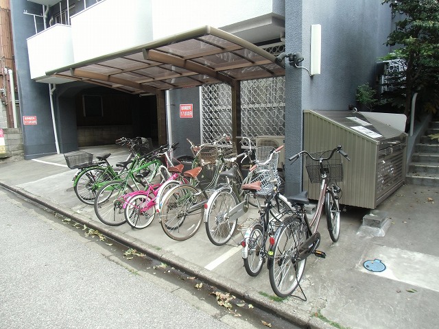 Other common areas. Bicycle-parking space ・ Private garbage yard