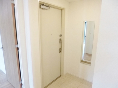 Entrance. Comes with a full-length mirror mirror is a beautiful entrance ☆ 