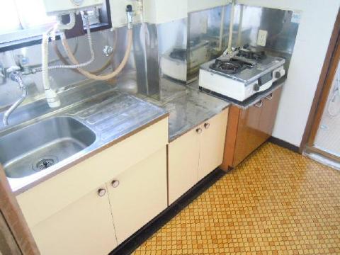 Kitchen. Two-burner gas stove can be installed in the kitchen