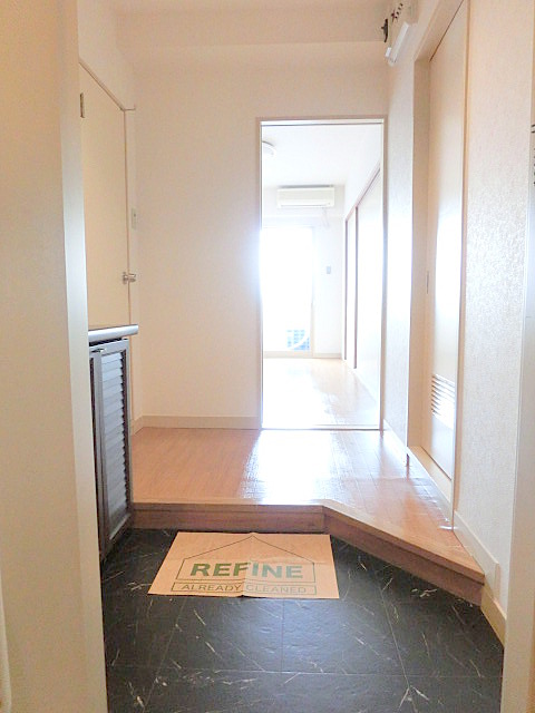 Entrance. Entrance hall
