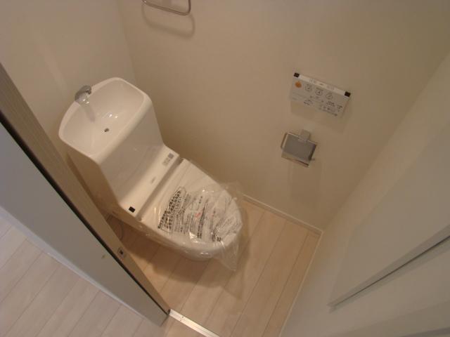 Toilet. Indoor (12 May 2013) Shooting