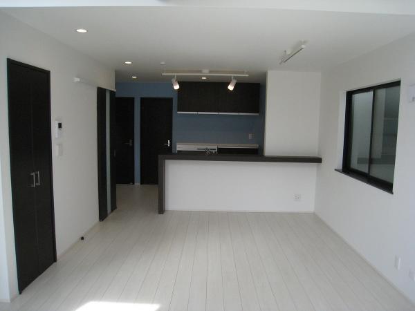 Same specifications photos (living). Example of construction