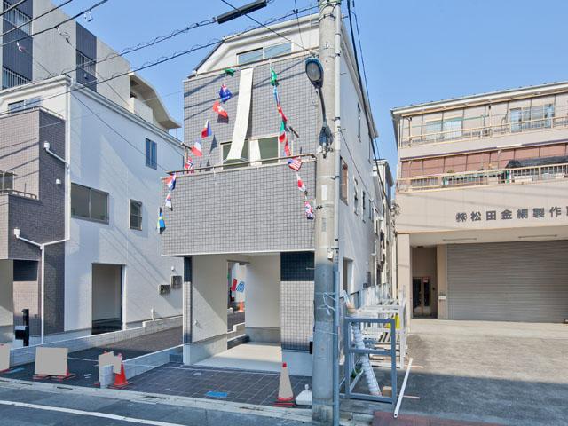 Local appearance photo. Building 3