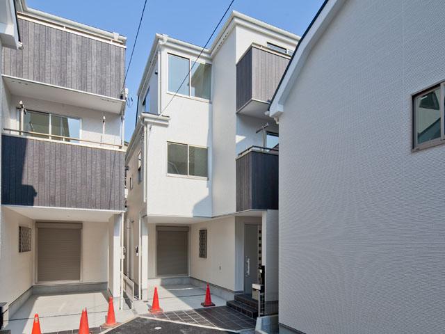 Local appearance photo. Building 2