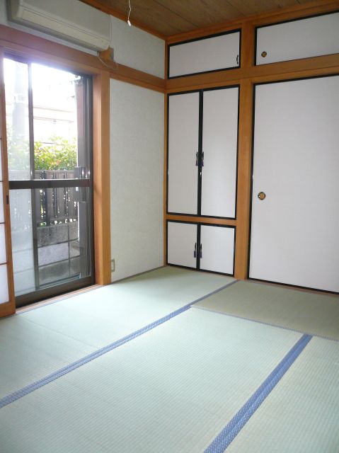 Living and room. Japanese-style room to settle