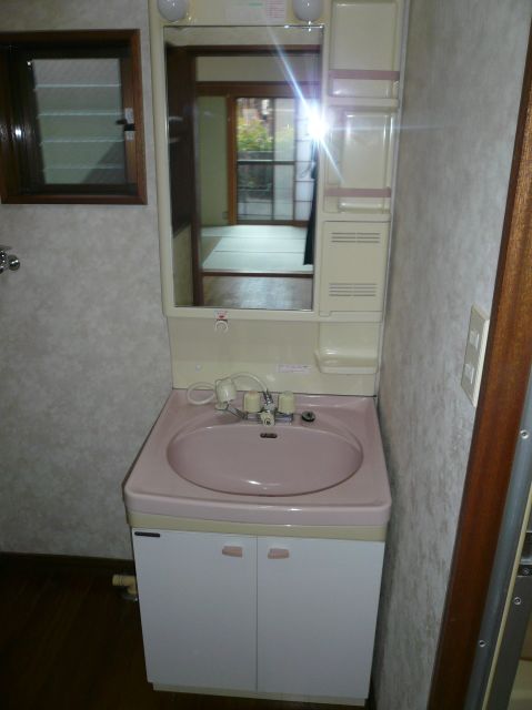 Other Equipment. There is also independent washstand