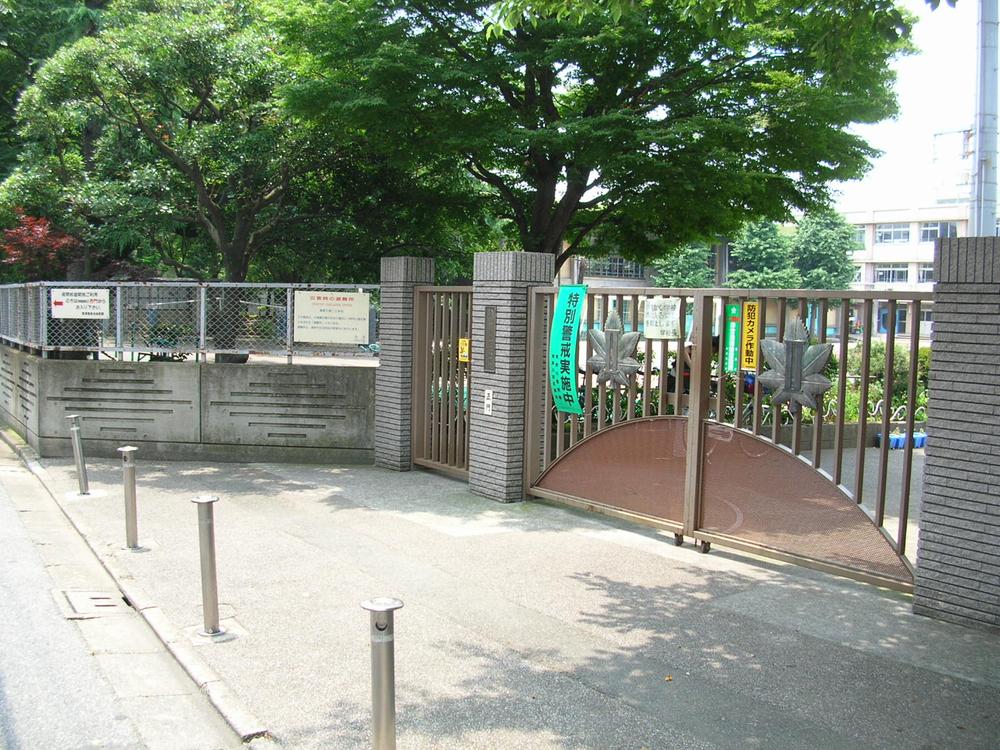 Primary school. Takinogawa 460m until the second elementary school