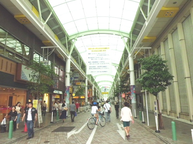 Shopping centre. 1200m to LALA Garden (shopping center)