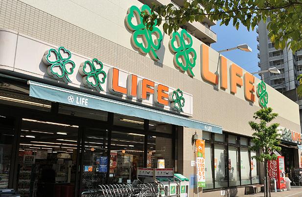 Supermarket. 600m to Life Act peer North Akabane store