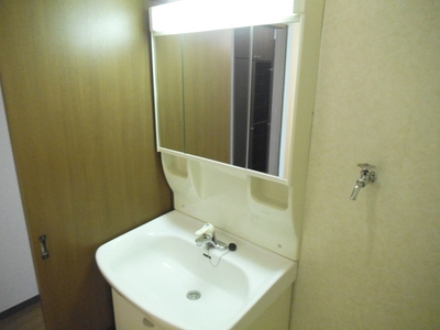 Washroom. It comes with independent wash basin