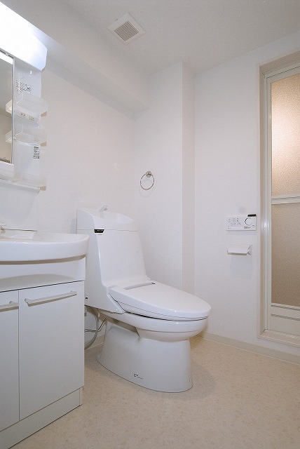 Toilet. Bidet!