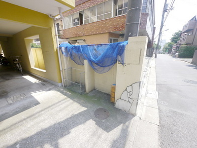 Other. 1m until the garbage collection site (other)
