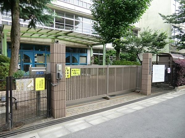 Primary school. 300m to the prince the third elementary school