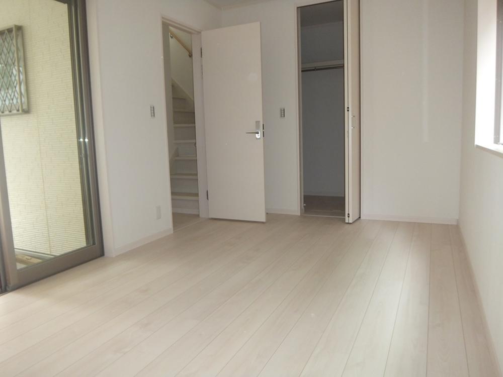 Non-living room. Local (November 7, 2013) Shooting