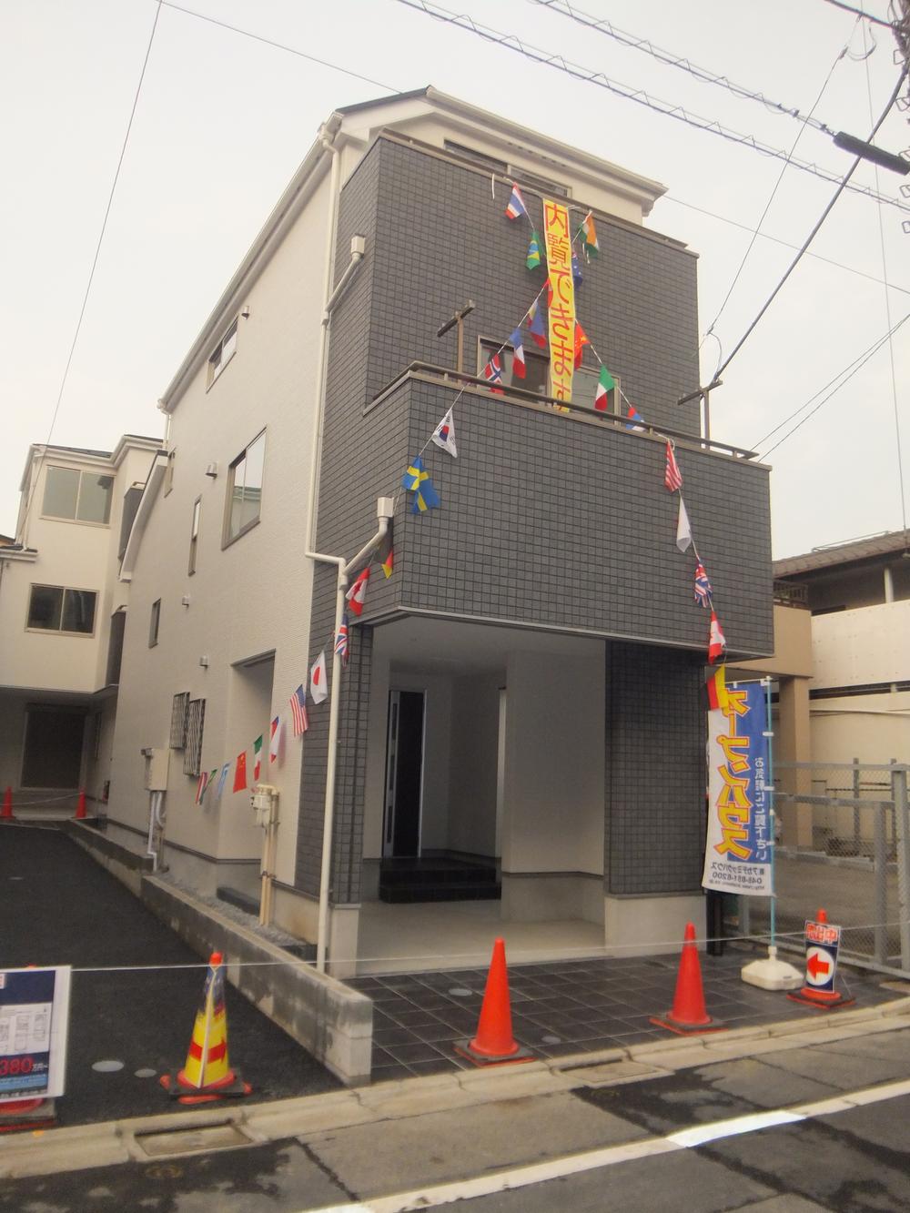 Local appearance photo. Local (12 May 2013) Shooting