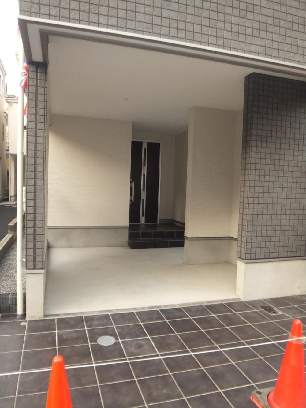 Parking lot. Local (12 May 2013) Shooting