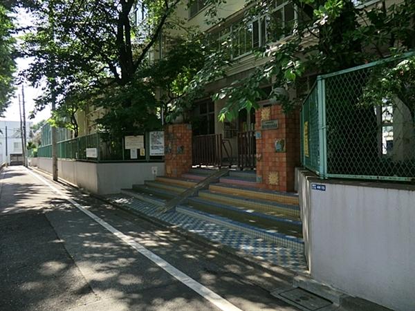 Primary school. Takinogawa 647m until the sixth elementary school