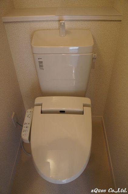 Toilet. Indoor (10 May 2013) Shooting