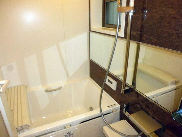 Bathroom. C Building bathroom (November 2013) Shooting