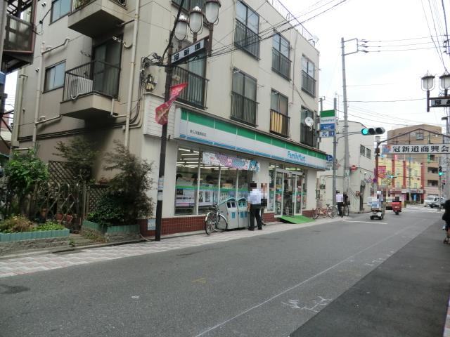 Convenience store. FamilyMart 260m until the new Mikawashima (convenience store)