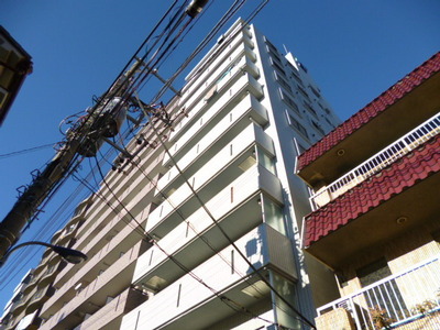 Building appearance. It is a 11-storey apartment of steel rebar structure