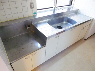 Kitchen. Gas stove is a 2-neck can be installed ☆