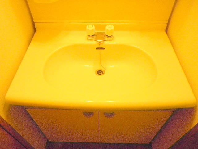 Washroom. Washbasin of spread. Ease of use is good.