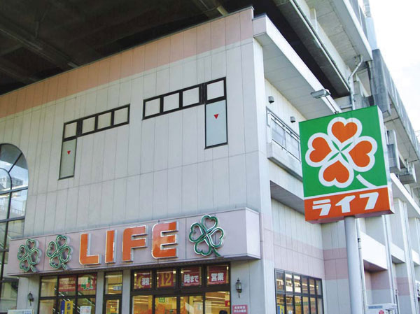 Surrounding environment. life North Akabane store (about 720m, A 9-minute walk)