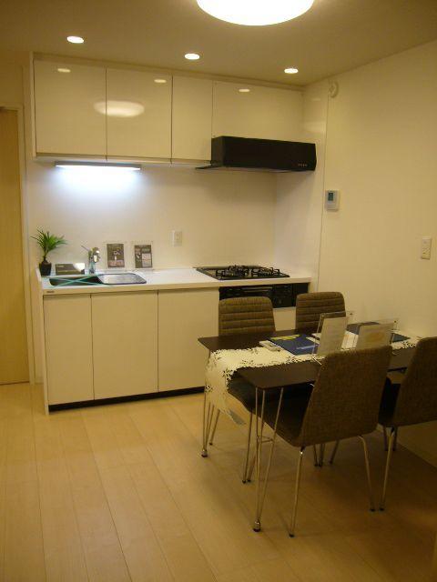 Kitchen. ~ 12 / 13 interior was completed ~ Please have a look once a reborn room. Air conditioning new installations already.