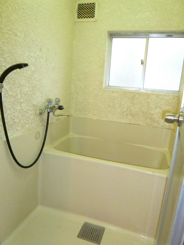 Bath. With ventilation also smooth window