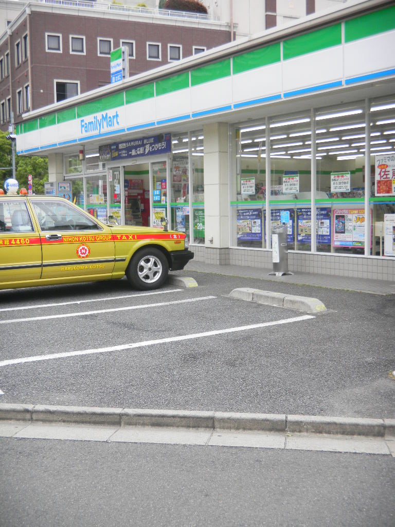 Convenience store. FamilyMart Seitokugakuen before 567m up (convenience store)