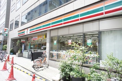 Convenience store. Seven-Eleven, Kita-ku, Higashitabata 1-chome to (convenience store) 367m