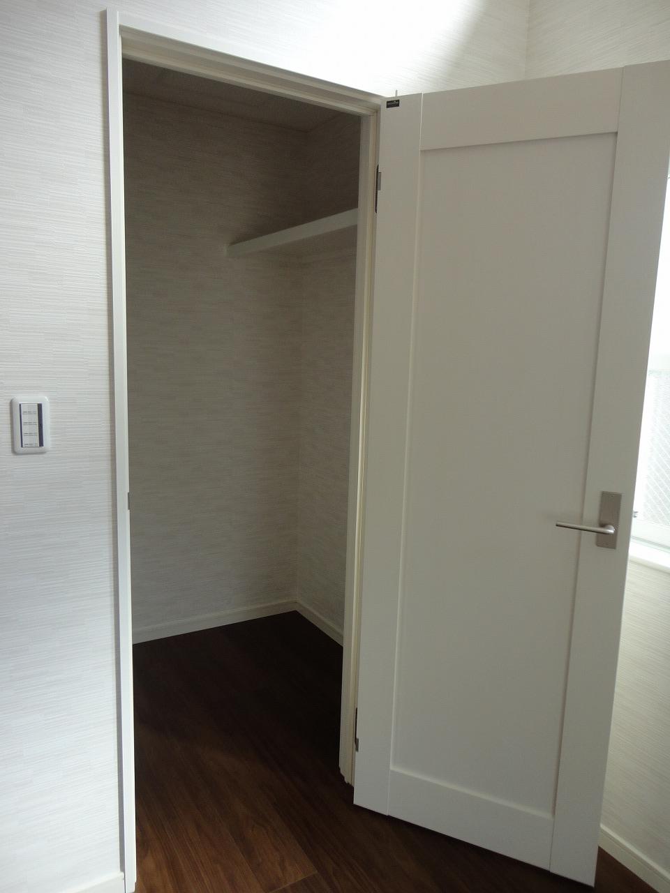 Same specifications photos (Other introspection). Walk-in closet construction cases